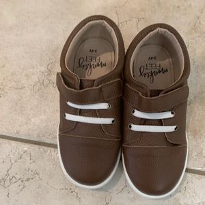 3/4 monkey feet low tops